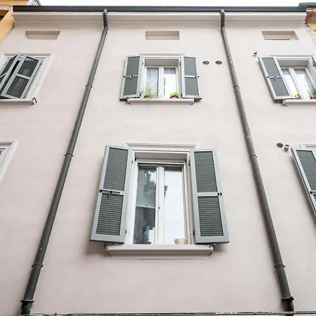 Guesthost - Historical Centre Olive Apartamento Parma